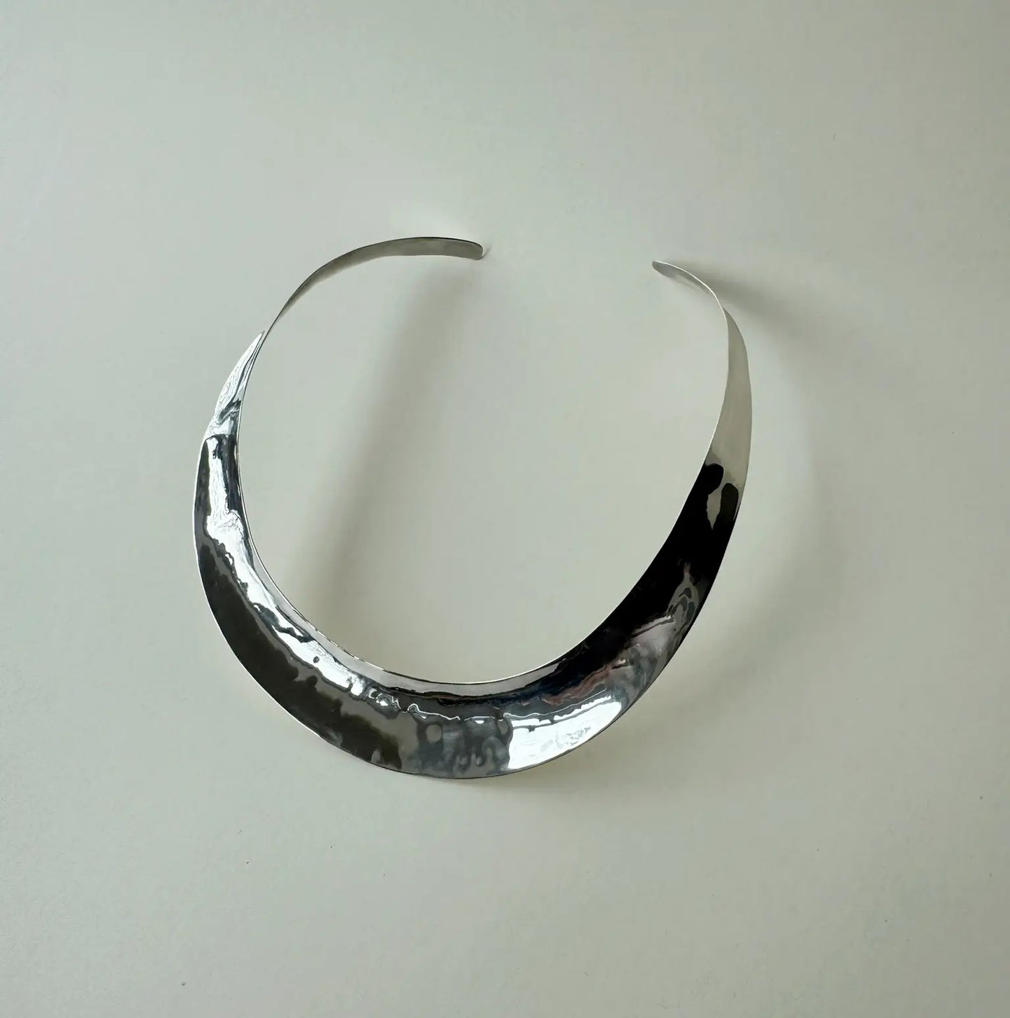 Smooth Shield Choker
