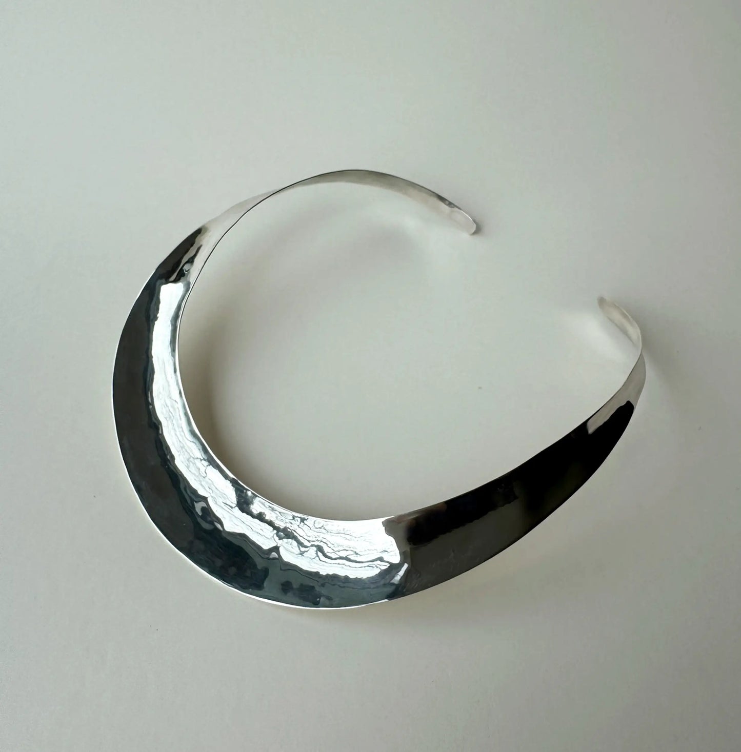 Smooth Shield Choker